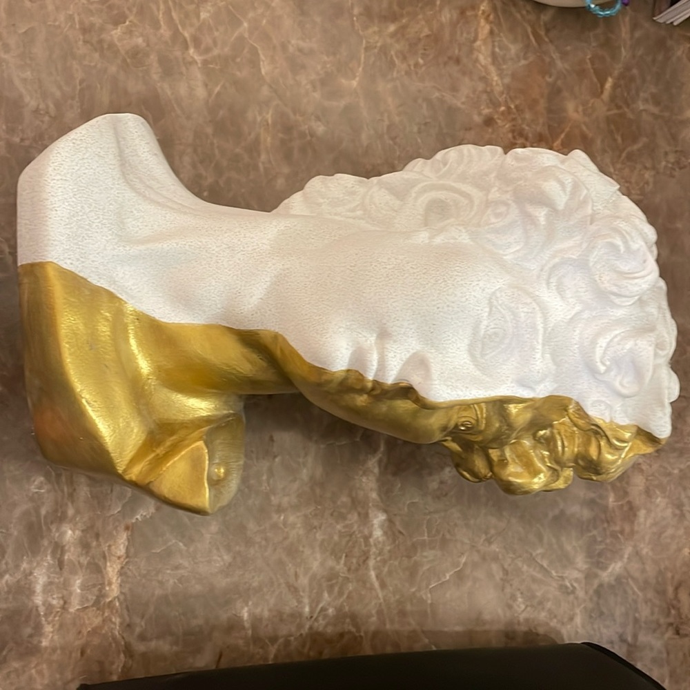 David Small statue
